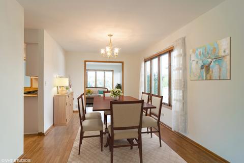 1945 Brookside Ln, Hoffman Estates, IL 60169 photo 3