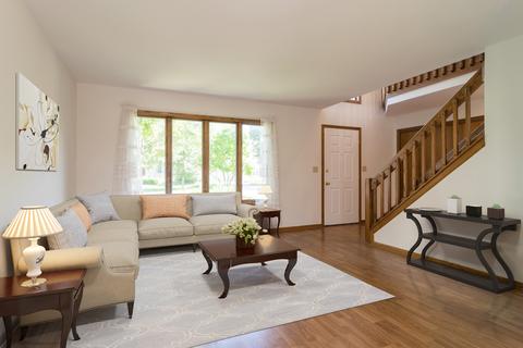 1945 Brookside Ln, Hoffman Estates, IL 60169 photo 2