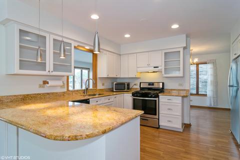 1945 Brookside Ln, Hoffman Estates, IL 60169 photo 4