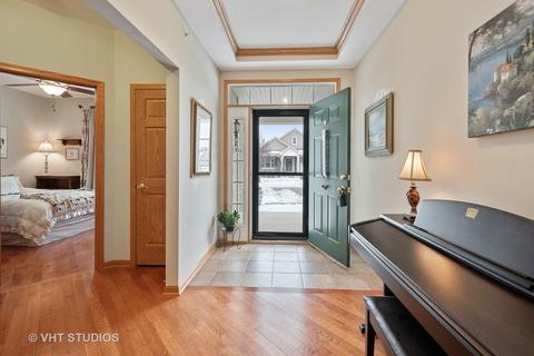 5940 Eton Dr, Hoffman Estates, IL 60192 photo 2