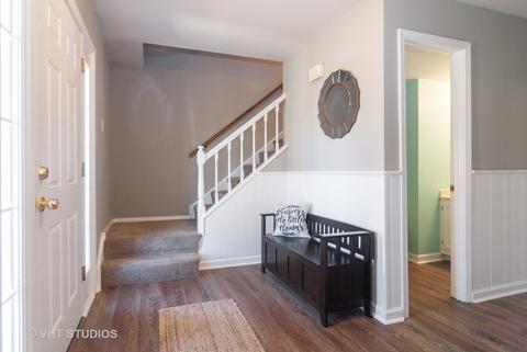 1605 Brook Ct, Aurora, IL 60504 photo 2
