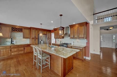 8 White Chapel Ct, Algonquin, IL 60102 photo 2
