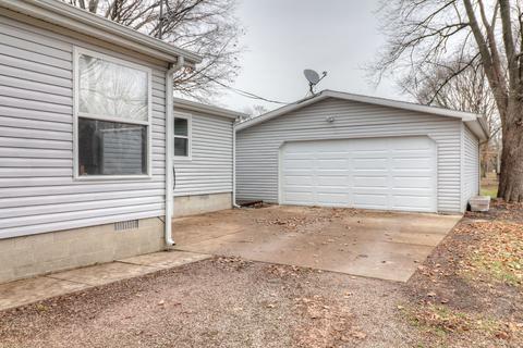 306 S David St, Sidney, IL 61877 photo 3