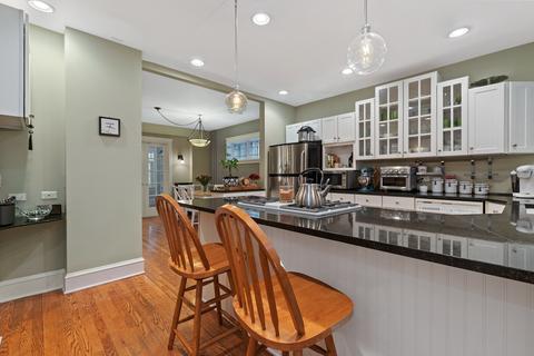 229 E Prospect Ave, Lake Bluff, IL 60044 photo 2