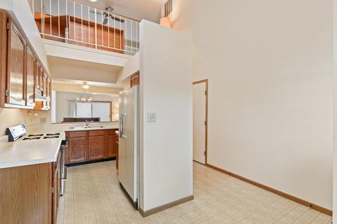 4589 Topaz Dr, Hoffman Estates, IL 60192 photo 5