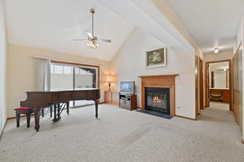 4589 Topaz Dr, Hoffman Estates, IL 60192 photo 8