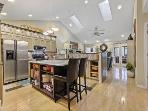 370 Beechwood Ct, Normal, IL 61761 photo 2