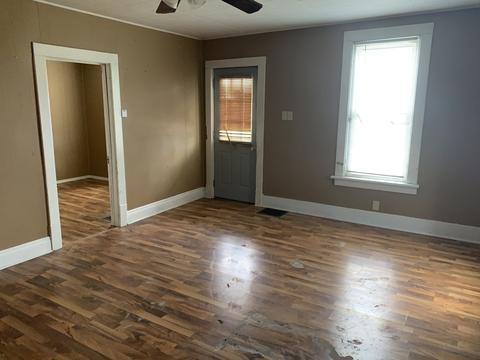 309 E Johnson St, Clinton, IL 61727 photo 5