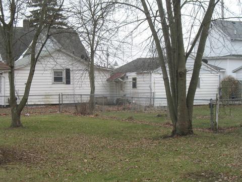 309 E Johnson St, Clinton, IL 61727 photo 3
