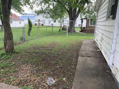 309 E Johnson St, Clinton, IL 61727 photo 18
