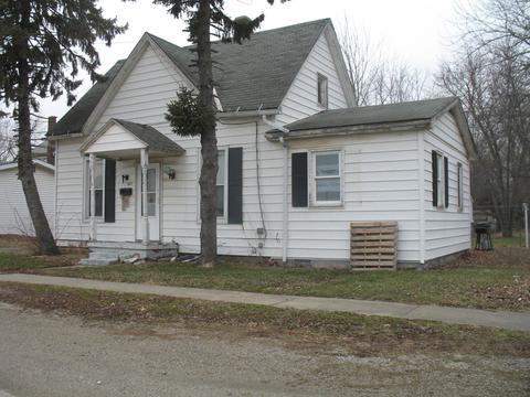 309 E Johnson St, Clinton, IL 61727 photo 2