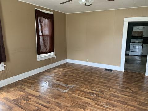 309 E Johnson St, Clinton, IL 61727 photo 4