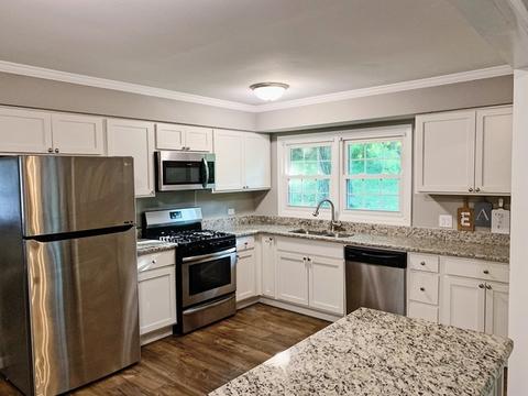 9801 Zimmer Dr, Algonquin, IL 60102 photo 2