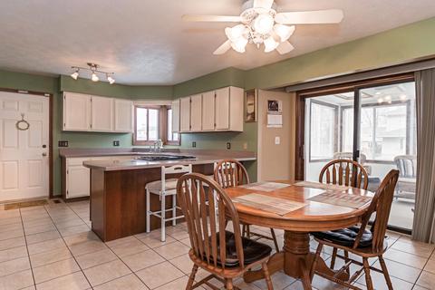 14 Chiswick Cir, Bloomington, IL 61704 photo 5