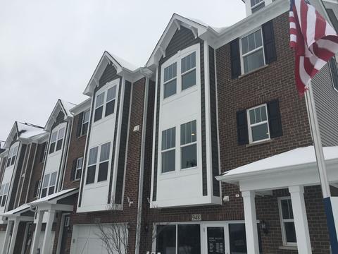 947 Coletta Cir, Naperville, IL 60563 photo 2