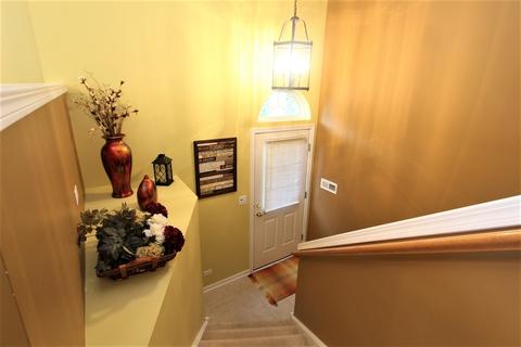 2492 Emily Ln, Elgin, IL 60124 photo 3