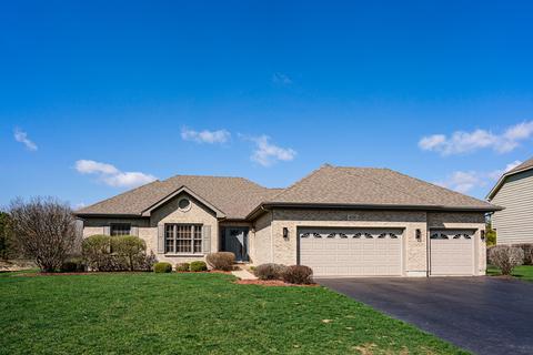 620 Clover Dr, Algonquin, IL 60102 photo 1