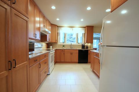 847 E Grant Dr, Des Plaines, IL 60016 photo 6