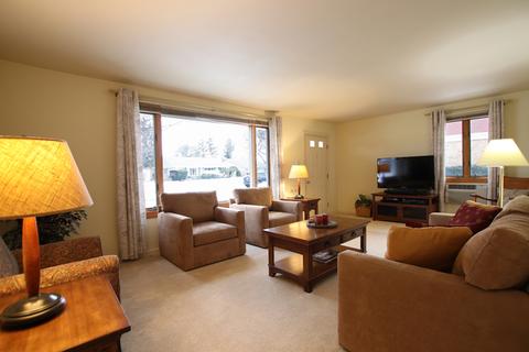 847 E Grant Dr, Des Plaines, IL 60016 photo 13