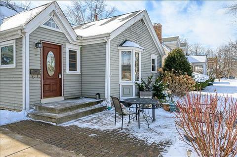 218 E Cayuga Ave, Elmhurst, IL 60126 photo 2