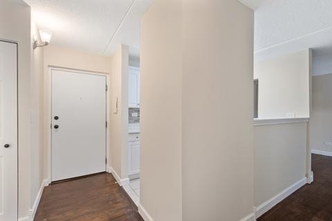 5550 Astor Ln #102, Rolling Meadows, IL 60008 photo 2