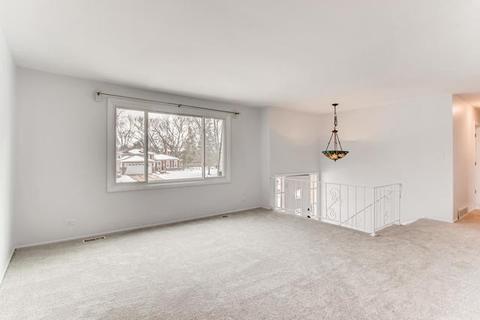 1313 Windsor Dr, Wheaton, IL 60189 photo 2