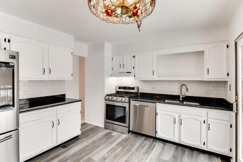 1313 Windsor Dr, Wheaton, IL 60189 photo 5