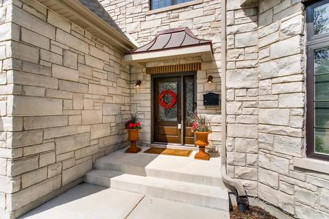462 Northgate Ct, Riverside, IL 60546 photo 2