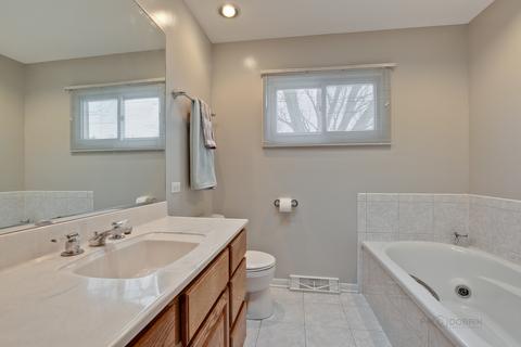 423 Tennyson Rd, Bartlett, IL 60103 photo 18