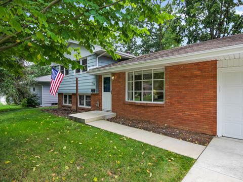 719 Angela Dr, Normal, IL 61761 photo 2