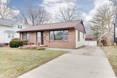 1215 S Linden St, Normal, IL 61761 photo 2
