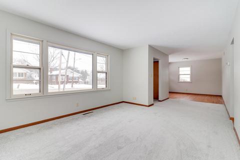 1215 S Linden St, Normal, IL 61761 photo 6