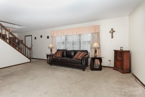 1610 Sheffield Dr, Elgin, IL 60123 photo 3