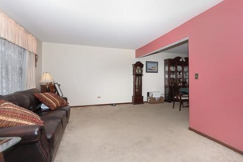 1610 Sheffield Dr, Elgin, IL 60123 photo 2