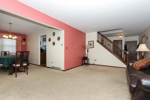 1610 Sheffield Dr, Elgin, IL 60123 photo 4