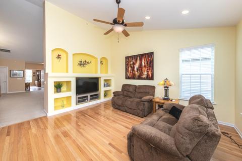 1883 Steffen Dr, Hoffman Estates, IL 60192 photo 10