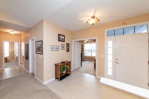 1883 Steffen Dr, Hoffman Estates, IL 60192 photo 4