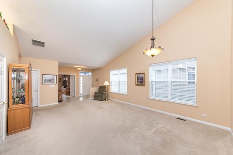 1883 Steffen Dr, Hoffman Estates, IL 60192 photo 7