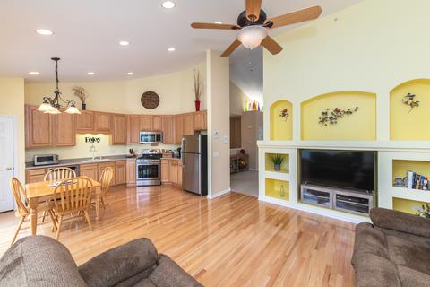 1883 Steffen Dr, Hoffman Estates, IL 60192 photo 11