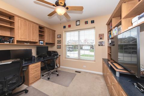 1883 Steffen Dr, Hoffman Estates, IL 60192 photo 8