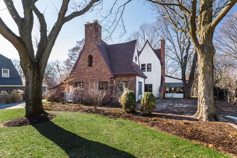 920 Golf Ln, Wheaton, IL 60189 photo 1