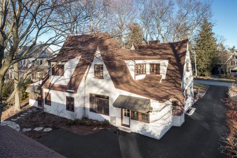920 Golf Ln, Wheaton, IL 60189 photo 2