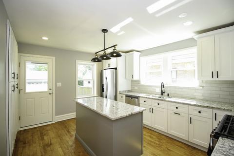 415 Shenstone Rd, Riverside, IL 60546 photo 3