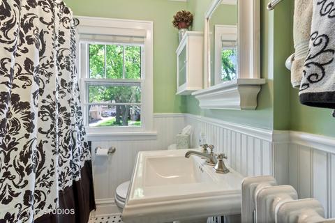 831 N Summit St, Wheaton, IL 60187 photo 14