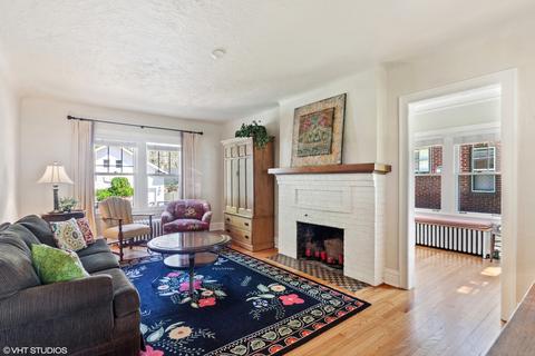 831 N Summit St, Wheaton, IL 60187 photo 3