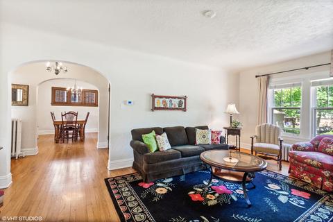 831 N Summit St, Wheaton, IL 60187 photo 4