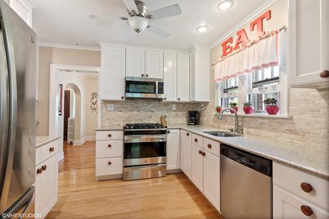 831 N Summit St, Wheaton, IL 60187 photo 5