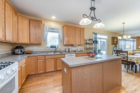 404 Hackney Ln, Oswego, IL 60543 photo 8