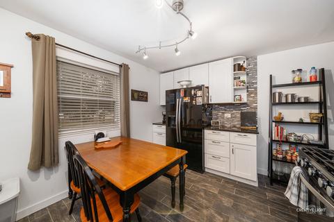 1921 E Liberty Dr, Wheaton, IL 60187 photo 2