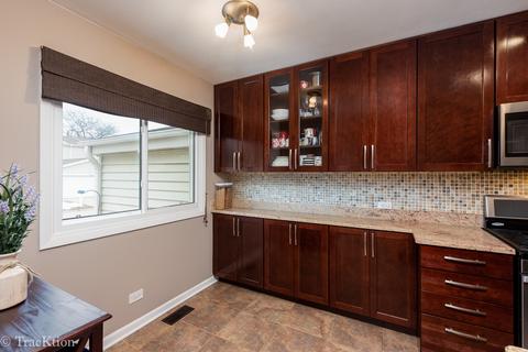 665 Darien Ct, Hoffman Estates, IL 60169 photo 3